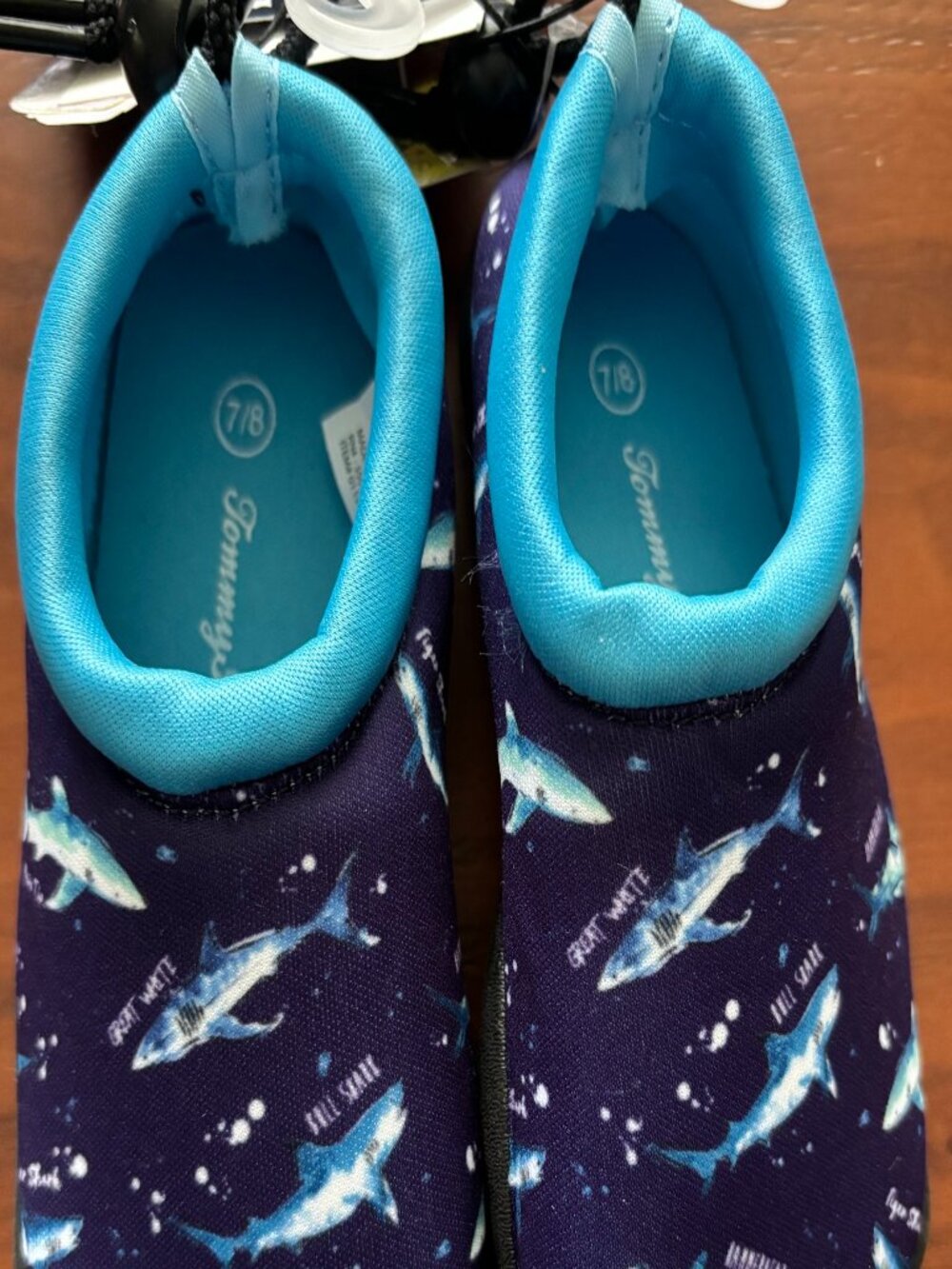 Tommy Bahama Kids Shark Water Shoes Navy Blue Size 7/8 NWT
